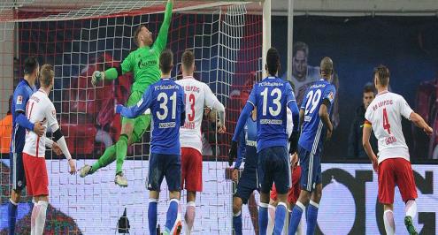 ركلة جزاء لايبزيج تعيد النقاش حول استخدام اعادات الفيديو في المباريات